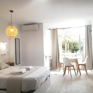 cosy-beach-suite-agata.hotelsinnerja.org/